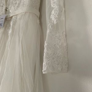 Ivory Wedding Dress 32/2 David’s Bridal never worn